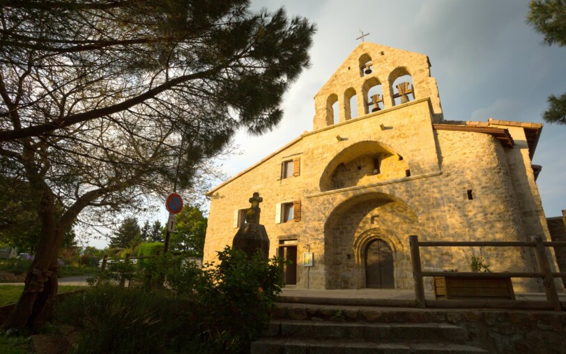 Fabras - L'église romane St pierre aux liens ©S.BUGNON