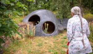 œuvre de Martin Diersé - le dôme - dans les jardins du château du Pin à Fabras