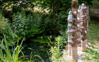 œuvre de Martin Diersé - mare et boiseries - dans les jardins du château du Pin à Fabras - ©sourcesetvolcans