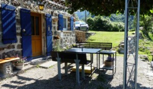 table ext sous pergolas, parking privé