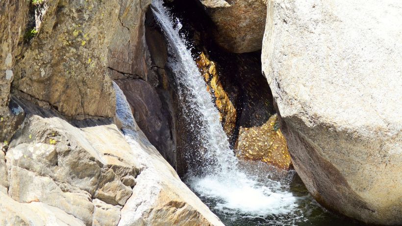 Canyoning dans les gorges et rivières de l'ardèche : chassezac, rivière de la borne - activités d'eaux vives, sports d'eau et de cordes pour vos vacances sportives