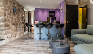 Salon cuisine, gite Grisou à Barnas