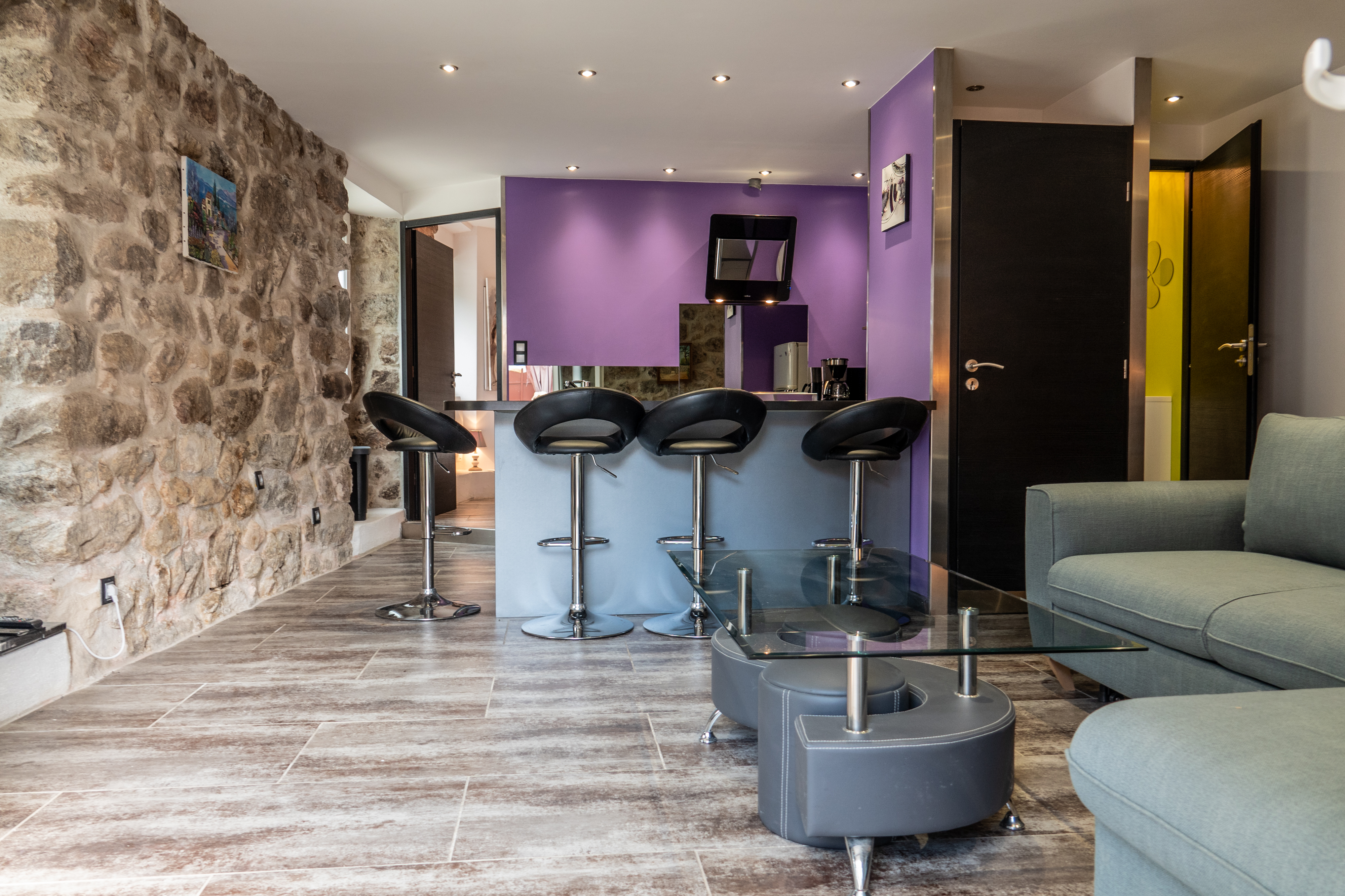 Salon cuisine, gite Grisou à Barnas