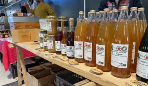 jus de fruits au marché de Noël à Fabras en Ardèche