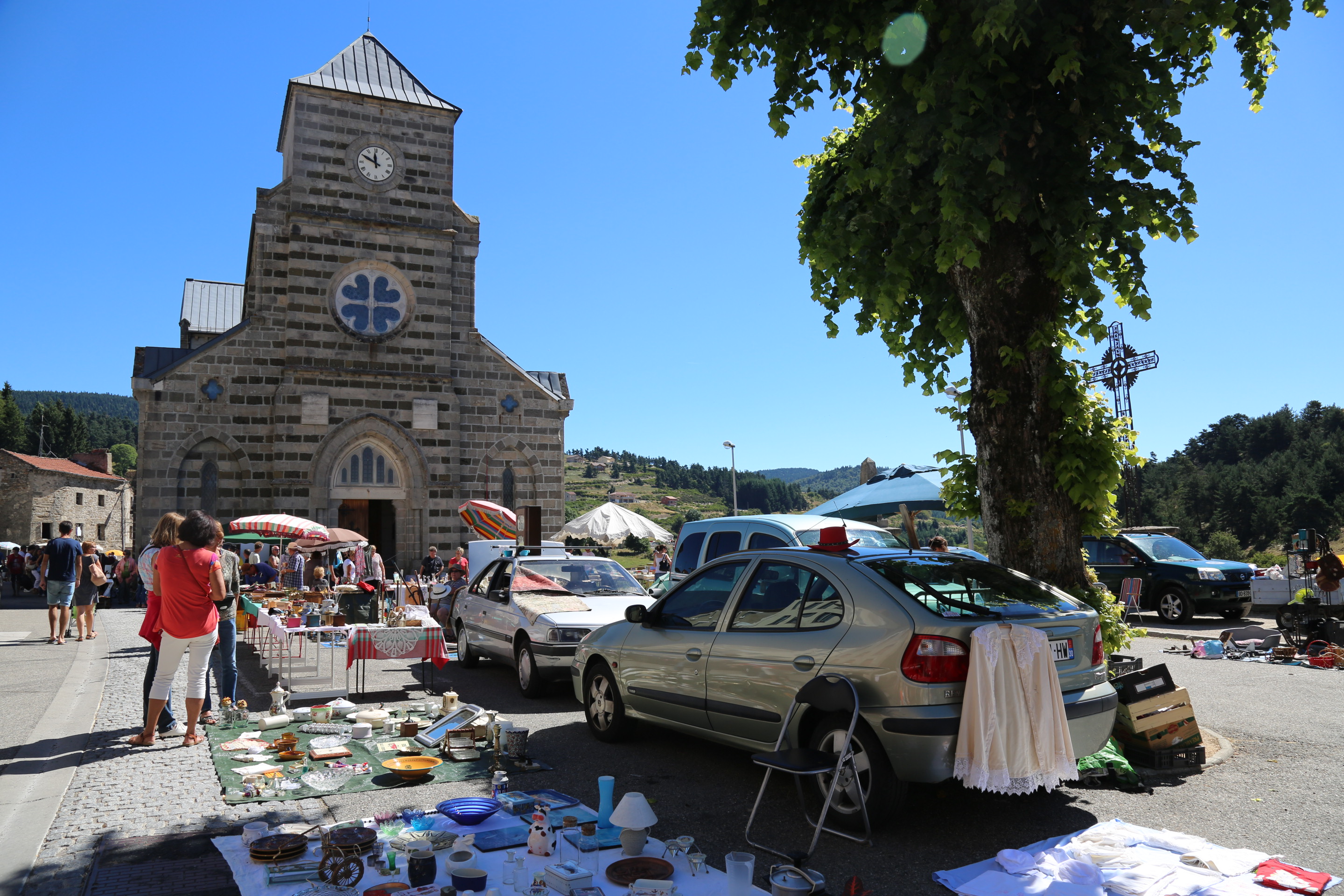 Agricultural fair - farmers' market - garage sale - ball