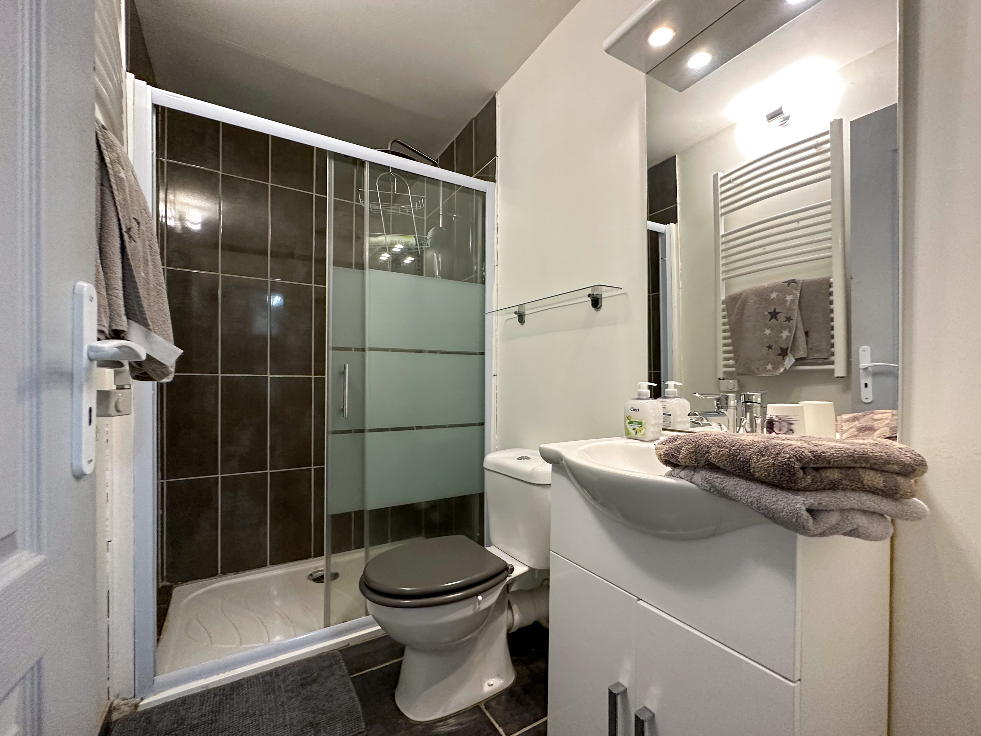 Salle de douche et wc