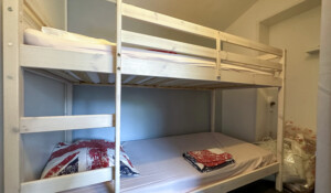 Chambre avec lits superposés