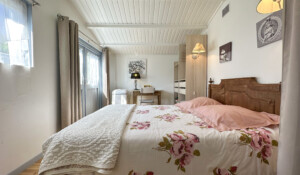 Chambre avec lit double