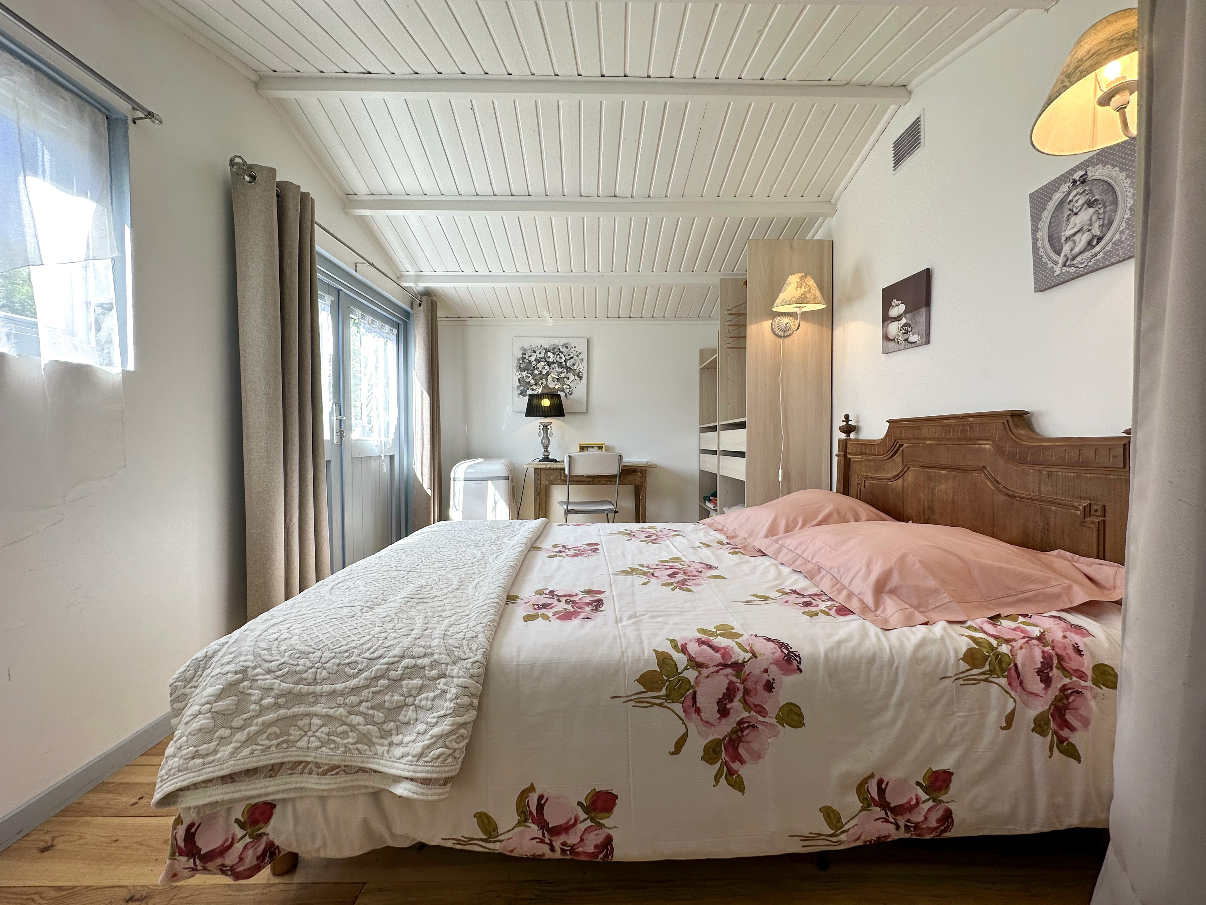 Chambre avec lit double