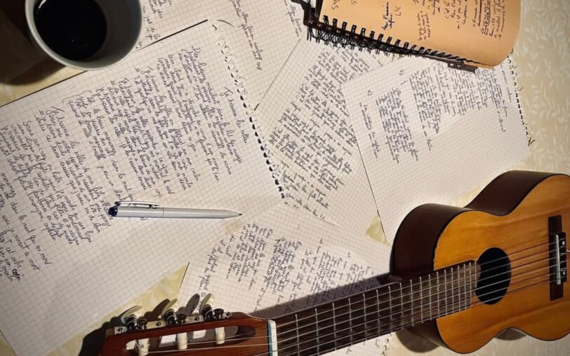 Instruments de musique et texte chansons format api