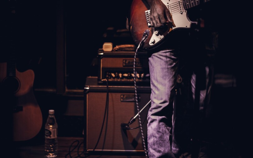 Jam session, guitare ©hans-vivek-u ©unsplash