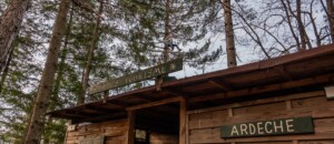 Jaujac - Accrobranche accroche toi aux branches - cabane accueil