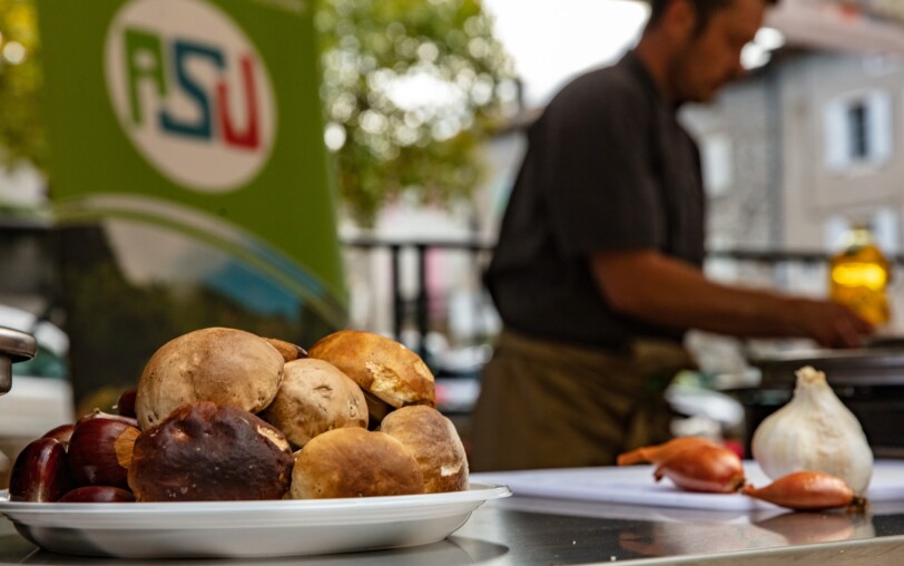 Jaujac - Ardèche s'invite au Menu - préparation de cèpes©sourcesetvolcans