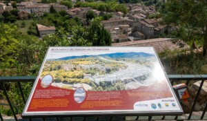 Belvédère du donjon du Chastelas et sa table d'orientation à Jaujac