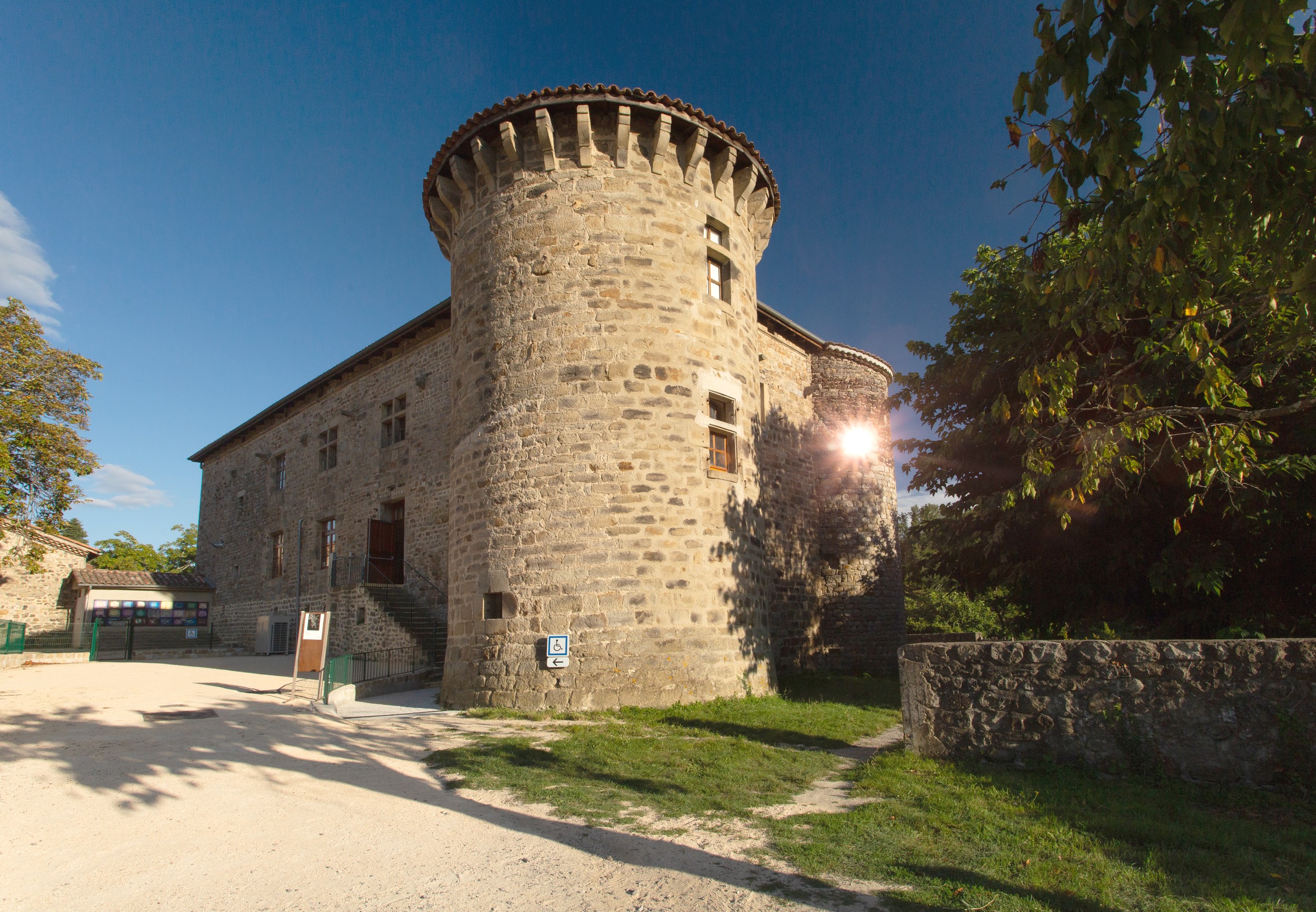 Jaujac - Château de Castrevieille ©S.BUGNON