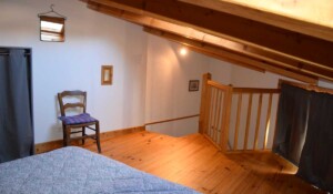 jaujac-gite-du-pont-chambre-etage 2