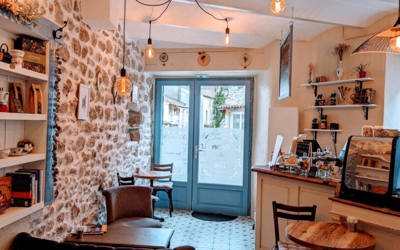 Jaujac - Intérieur au café des thés