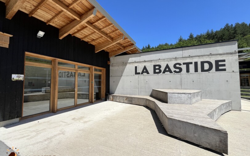 Jaujac - La bastide entrée