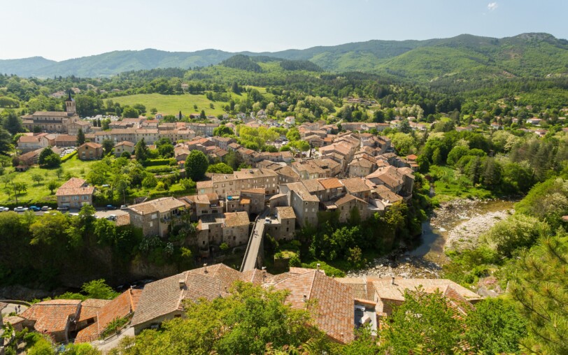 Jaujac - Le village vu du Chastelas ©S.BUGNON