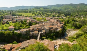 Jaujac - Le village vu du Chastelas ©S.BUGNON