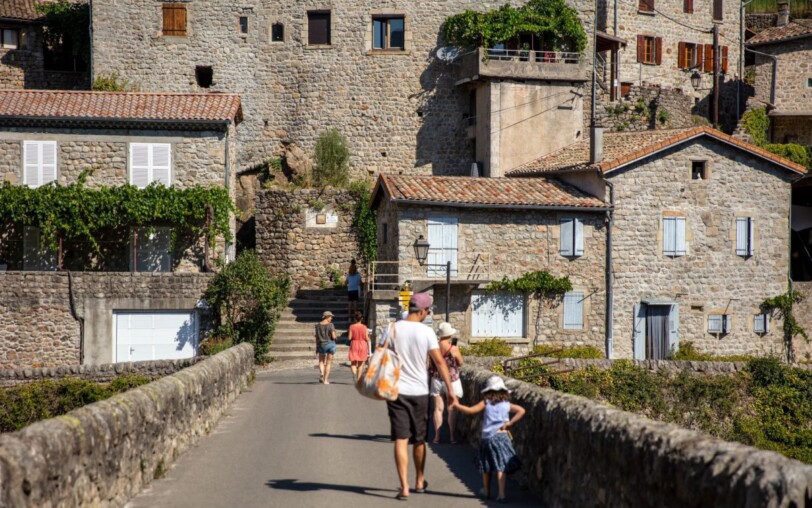 Jaujac - visite en famille pont du chastelas