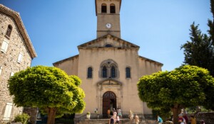 Jaujac - Visite guidée du village de caractère de Jaujac - vue église Saint Bonnet ©sourcesetvolcans