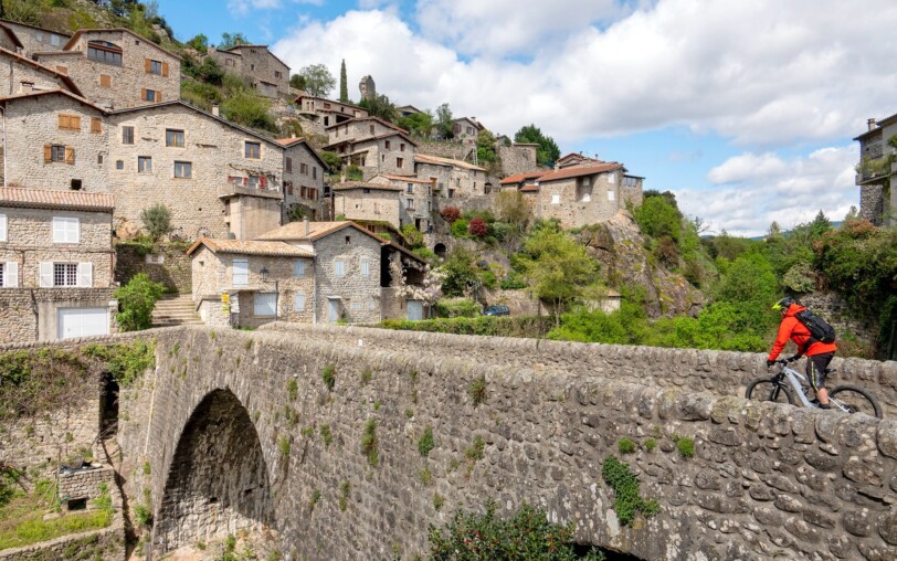 Jaujac - VTT sur le pont du Chastelas