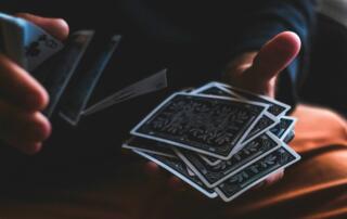 jeu de cartes - ©sergi-viladesau-unsplash