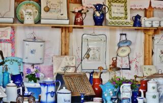 Vide grenier - ©Image par Rita und mit (Pixabay)