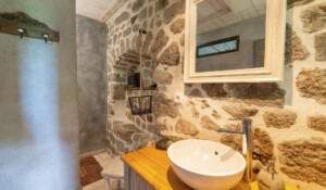 La calade - ardoise - salle de bain-côté douche©c.fadda