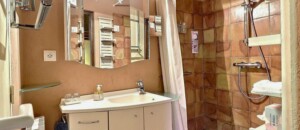 Salle d'eau et wc indépendants Chambre Iris