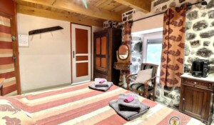 Chambre La Châtaigne lit en 180