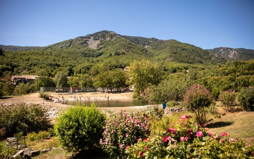 La Souche - Plan d'eau en fleurs ©sourcesvolcans