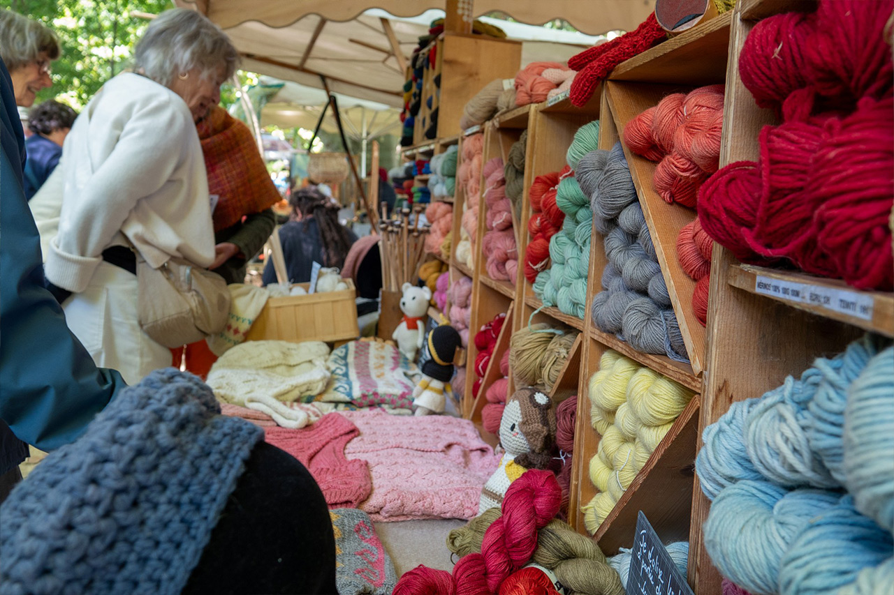 Laine au marché des créateurs de Neyrac