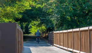Lalevade d'Ardèche - Via Ardèche - vélo sur la voie verte ©Sourcesetvolcans