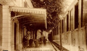 Lalevade - Photo de voyageurs sur l'ancien chemin de fer