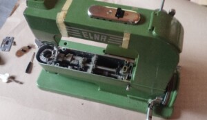 Machine à coudre Elna