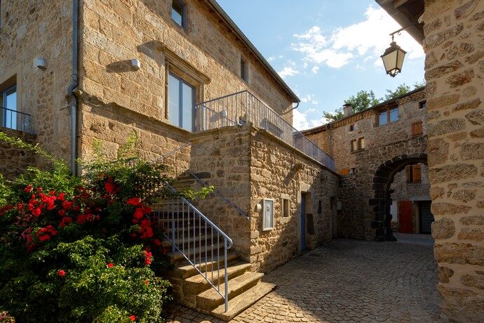 Mairie du village de caractère de Meyras en Ardèche
