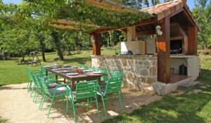 Jaujac - Maison des Sources - cuisine d'été