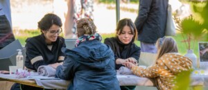 Meyras - Marché créateurs et producteurs - Massage des mains thermes