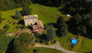 Meyras - Mas du Pestrin - vue jardin à l'automne ©jf.maurin