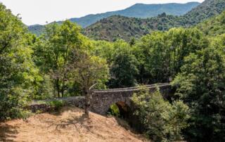 balade et vieux pont à Mayres, village d'Ardèche - ©sourcesetvolcans