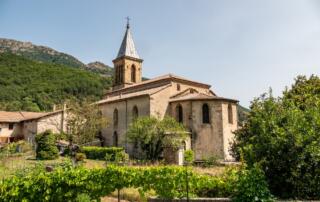 église et cimetière de Mayres, en Ardèche. - ©sourcesetvolcans