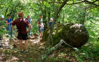 Meyras - Bombe volcanique en visite au Souilhol ©sourcesetvolcans - ©sourcesetvolcans