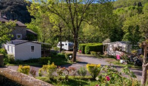 Accueil mobilhomes et camping car au Camping domaine de la plage à Meyras en Ardèche