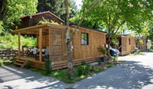 Chalet en bois au Camping domaine de la plage à Meyras en Ardèche