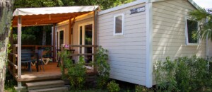 Mobil home avec terrasse au Camping domaine de la plage à Meyras en Ardèche