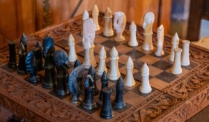 Meyras - Château de Hautsegur - jeu d'échecs ©sourcesetvolcans