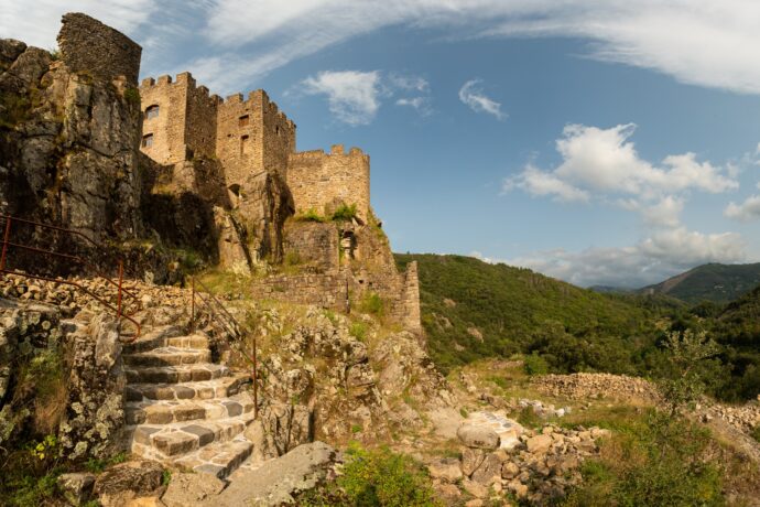 Patrimoine culturel, le château de Ventadour sur la commune de Meyras en Ardèche