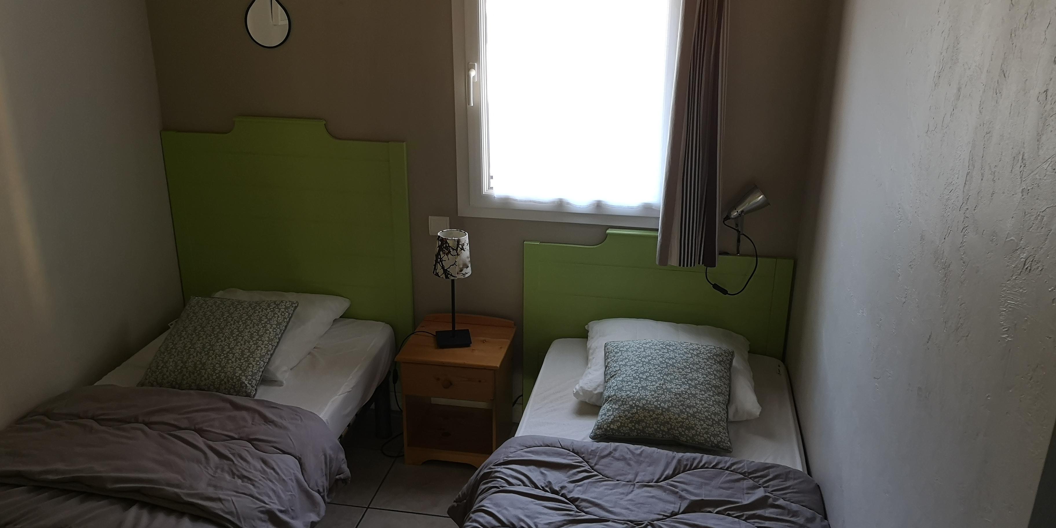 Chambre lits 90 - Châtaignier - gîtes de Neyrac-les-Bains